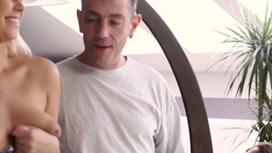 Daddy4K - Flat boyfriend tongue kissing at the party